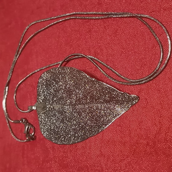 Delicate leaf pendant necklace on a snake chain blackened. lobster clasp 22 inch - Picture 1 of 9